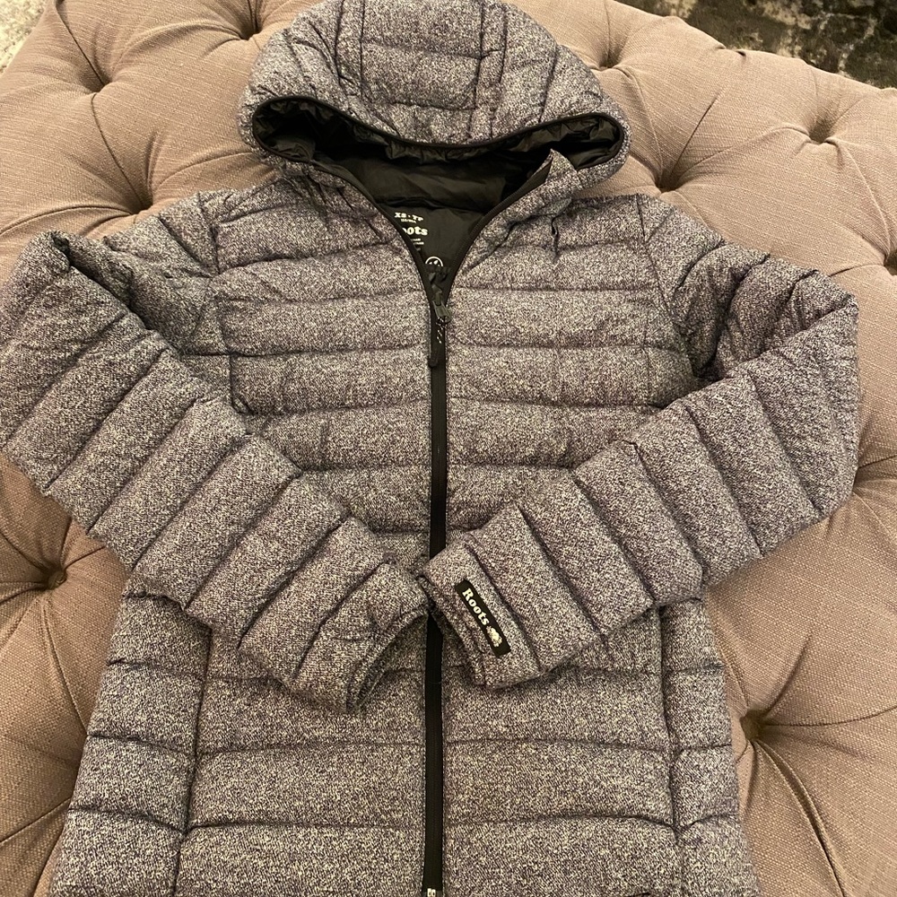 Excellent almost new condition light down puffer bomber, brand is Roots.
